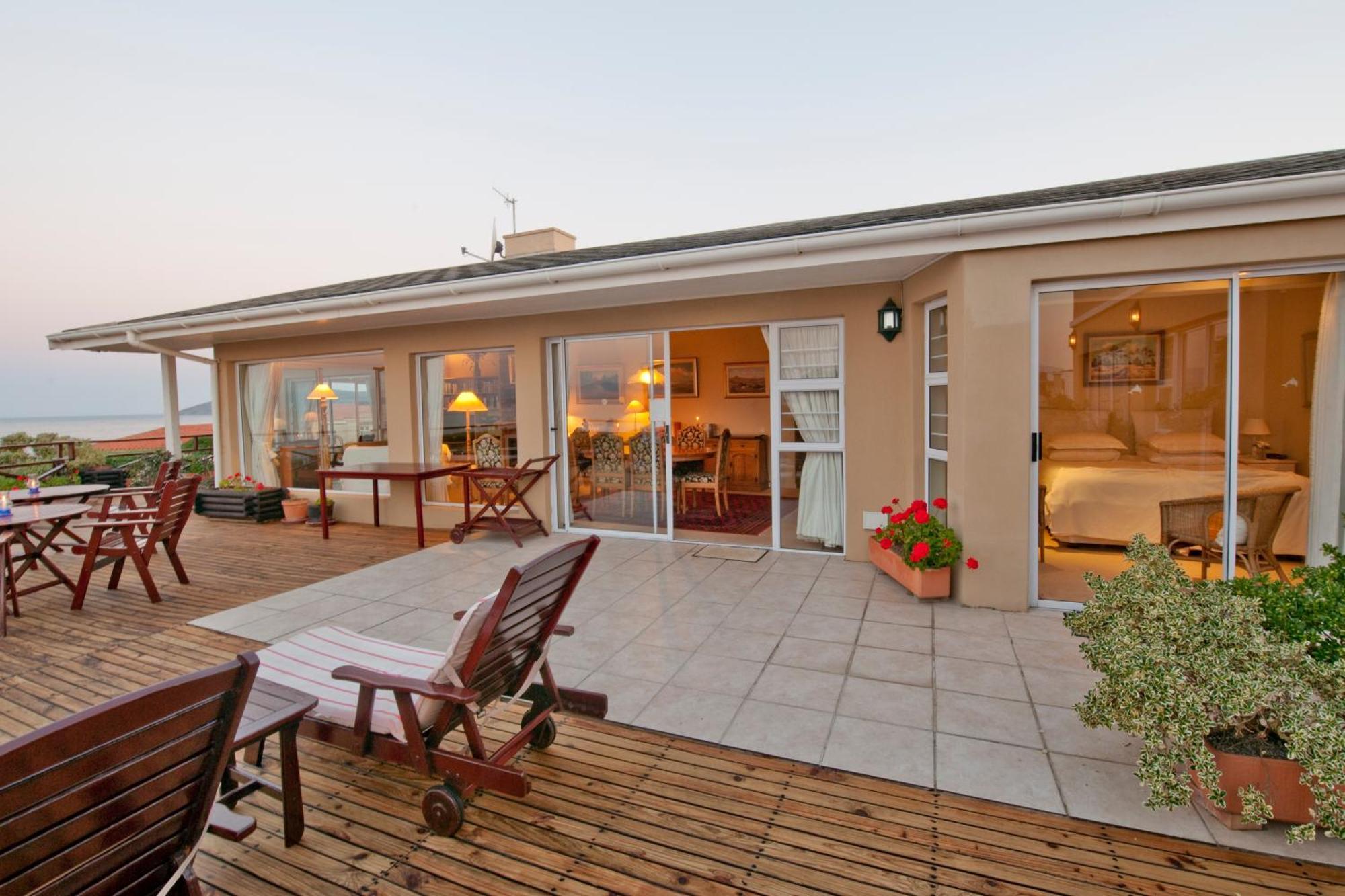 بليتنبيرغ باي Dolphins' Playground Beachfront B&B المظهر الخارجي الصورة